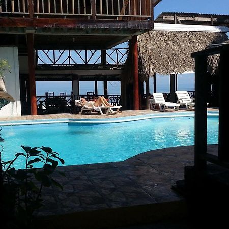 La Delphina Bed And Breakfast Bar And Grill La Ceiba Eksteriør billede