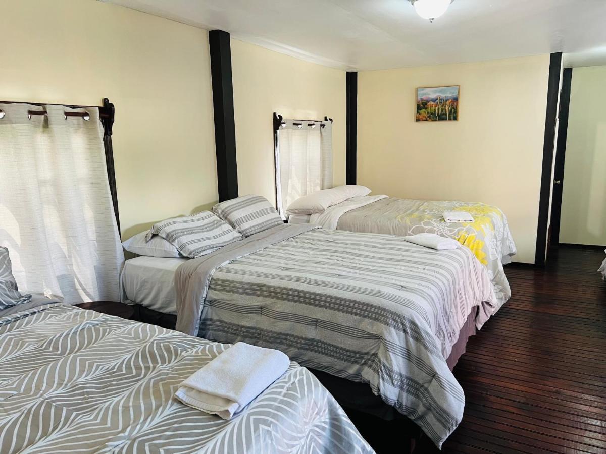 La Delphina Bed And Breakfast Bar And Grill La Ceiba Eksteriør billede