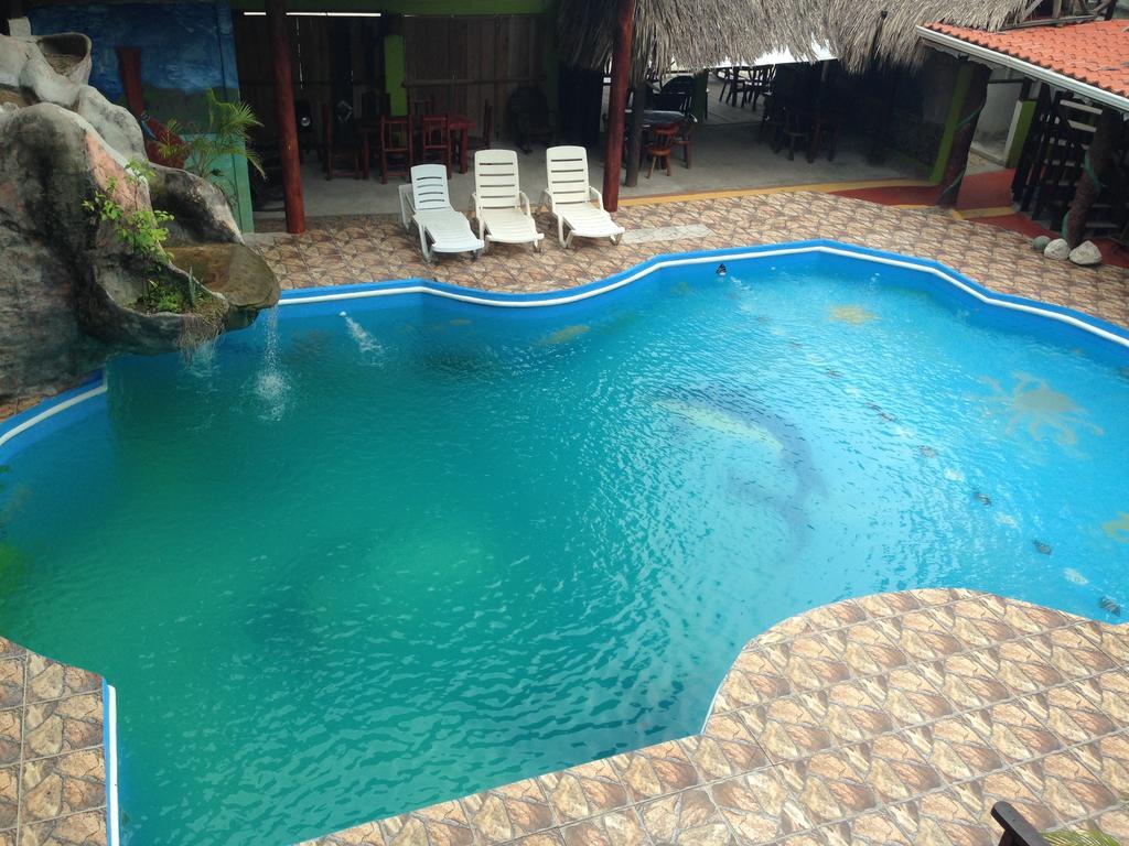 La Delphina Bed And Breakfast Bar And Grill La Ceiba Eksteriør billede