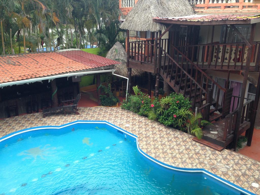 La Delphina Bed And Breakfast Bar And Grill La Ceiba Eksteriør billede