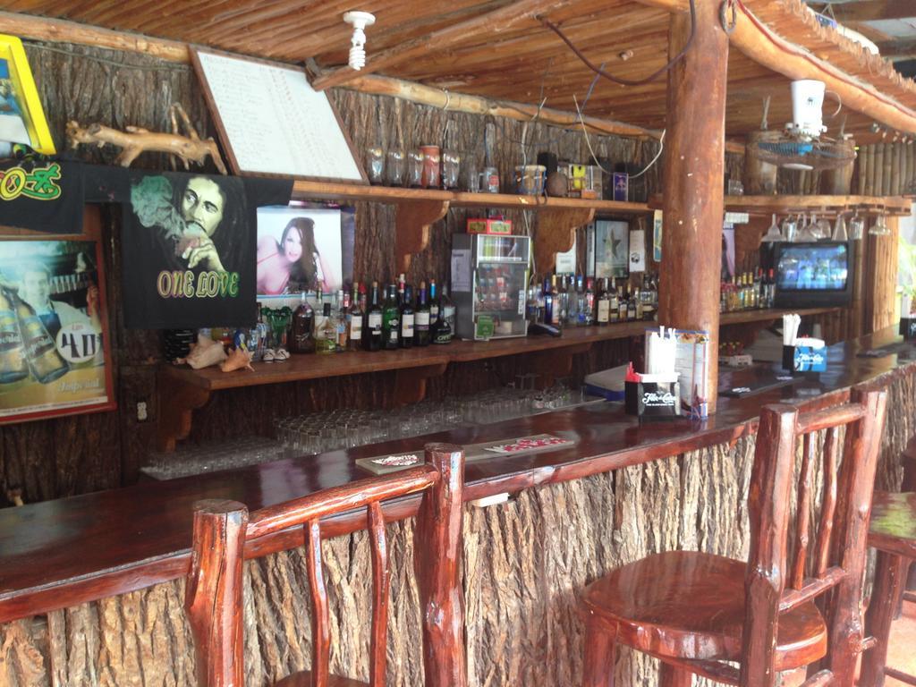 La Delphina Bed And Breakfast Bar And Grill La Ceiba Eksteriør billede