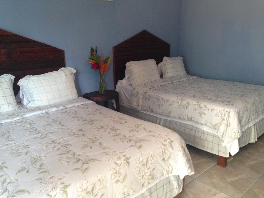 La Delphina Bed And Breakfast Bar And Grill La Ceiba Eksteriør billede