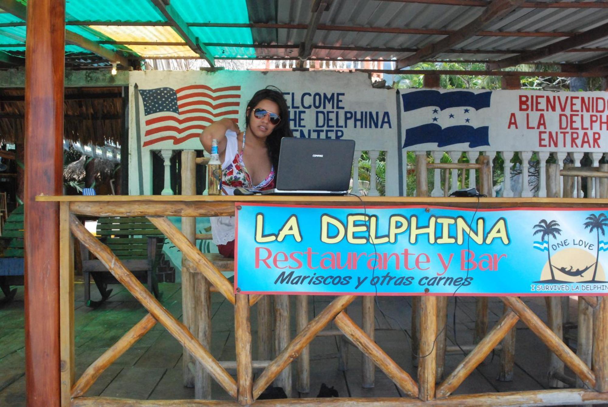 La Delphina Bed And Breakfast Bar And Grill La Ceiba Eksteriør billede