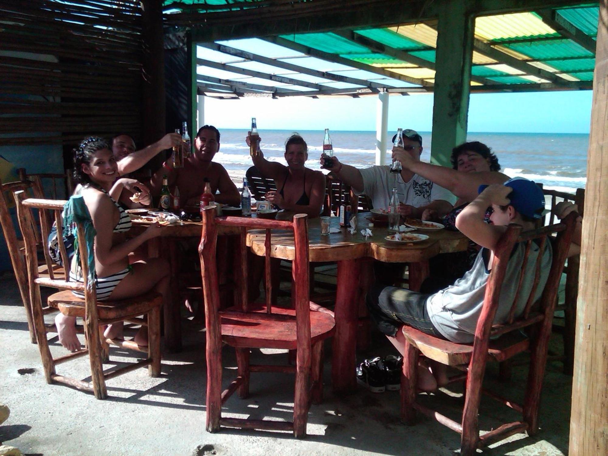 La Delphina Bed And Breakfast Bar And Grill La Ceiba Eksteriør billede