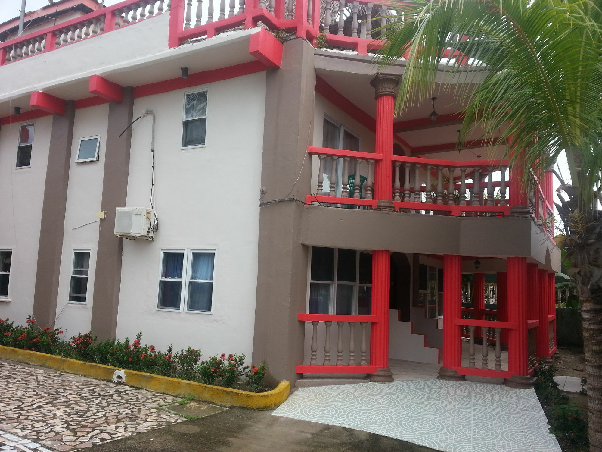 La Delphina Bed And Breakfast Bar And Grill La Ceiba Eksteriør billede